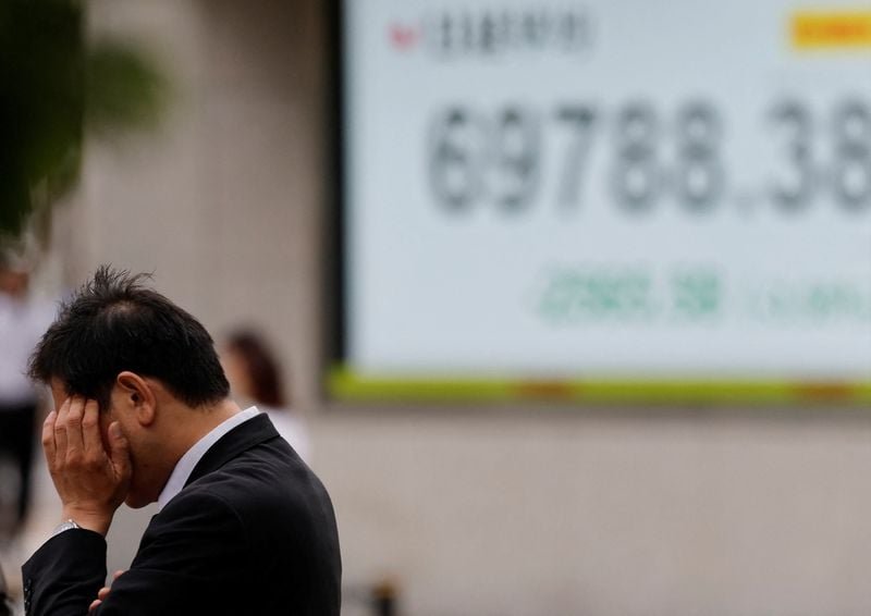 Asian stocks set for record-breaking quarter; dollar sinks gold and yen