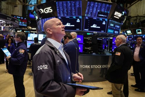 Les contrats à terme américains baissent après les gains hebdomadaires de Wall Street