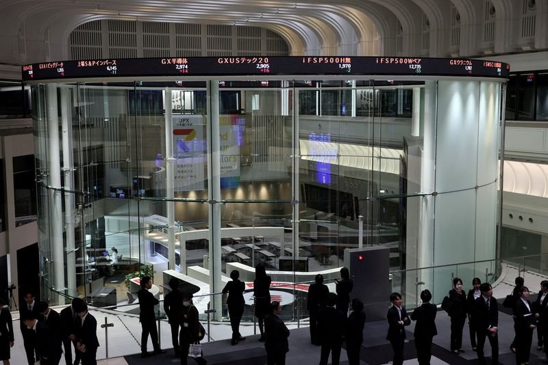 Japanese investors sell foreign stocks in April as energy costs rise