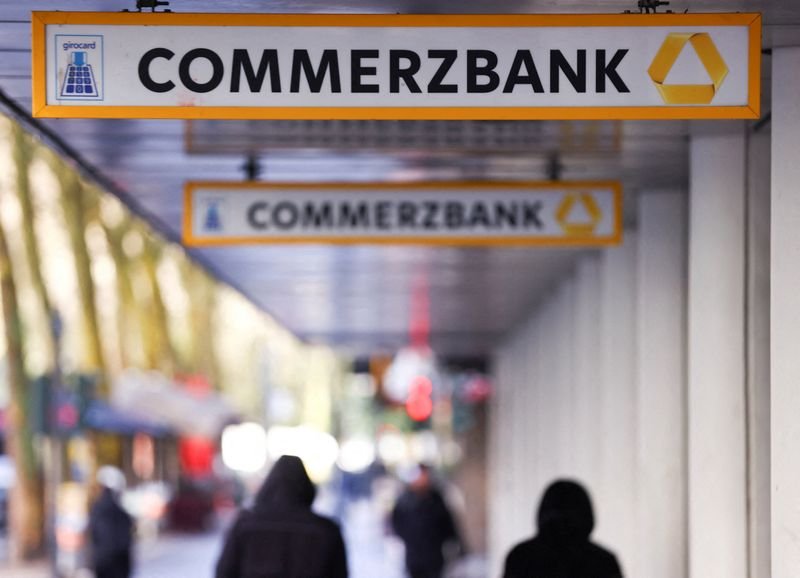 Germany ponders last-ditch plan to thwart Italian bid for Commerzbank