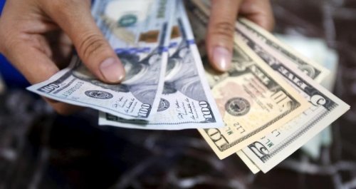 CÂMBIO-Dólar recua ante real em linha com exterior após alívio de temores sobre aperto monetário nos EUA