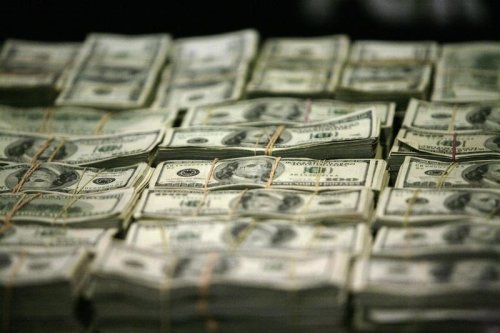 Dollar Slips; Risk Sentiment on the Rise By Investing.com