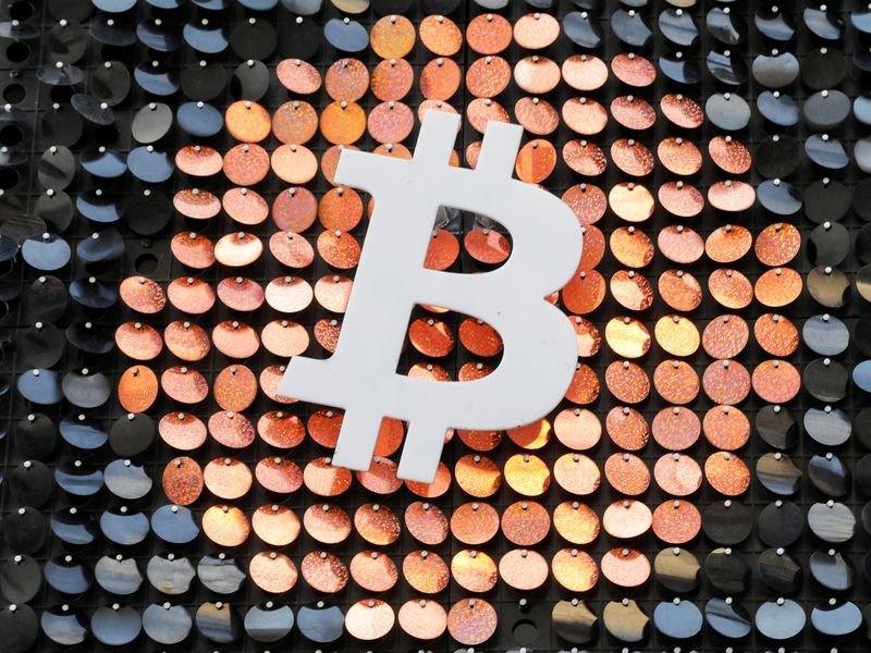 Bitcoin price today: holds losses near $113k amid Fed rate caution
