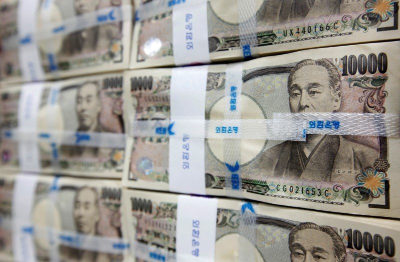 Asia FX muted as dollar steadies after CPI; yen weakens on dismal Japan GDP