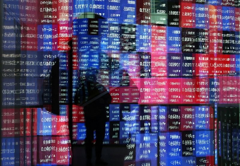Asia shares extend tech rally, yen under pressure