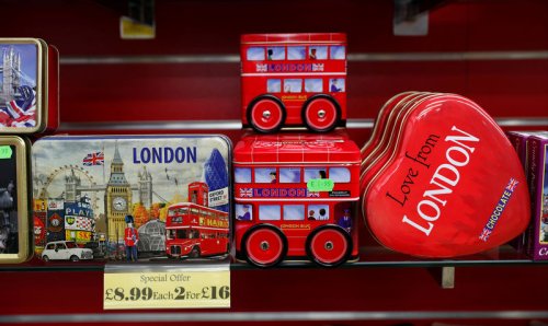 La consommation britannique augmente, les achats discrétionnaires en tête : Barclays