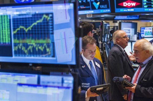 Les contrats à terme américains baissent après les gains de Wall Street