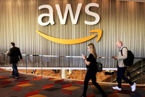 Amazon suspend certaines discussions sur la location de centres de données, selon Wells Fargo