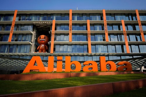 Les actions d’Alibaba chutent suite à un rapport sur l’examen par Trump de l’accord d’IA avec Apple