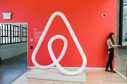 Airbnb: Analyst hält Aktie für überbewertet Von Investing.com