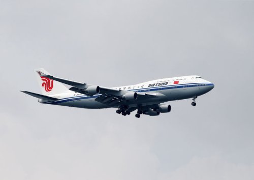 China airline stocks climb on holiday travel surge, cheaper oil