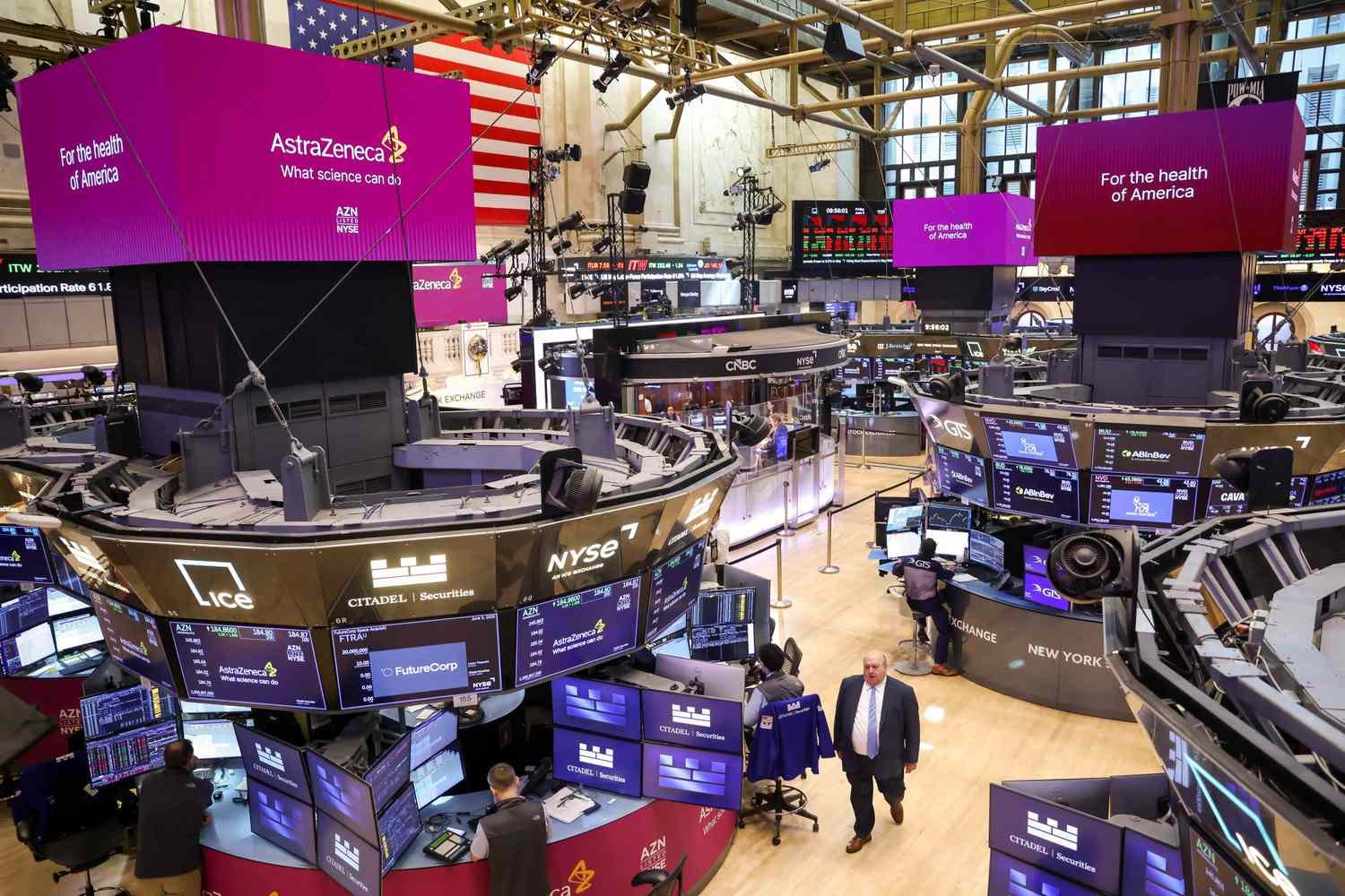 Stock Market Today: Nasdaq Ends 4% Lower as Tech Stocks Plunge; S&P 500 Snaps 9-Week Winning Streak; Treasury Yields Rise; Bitcoin Falls Below $60,000