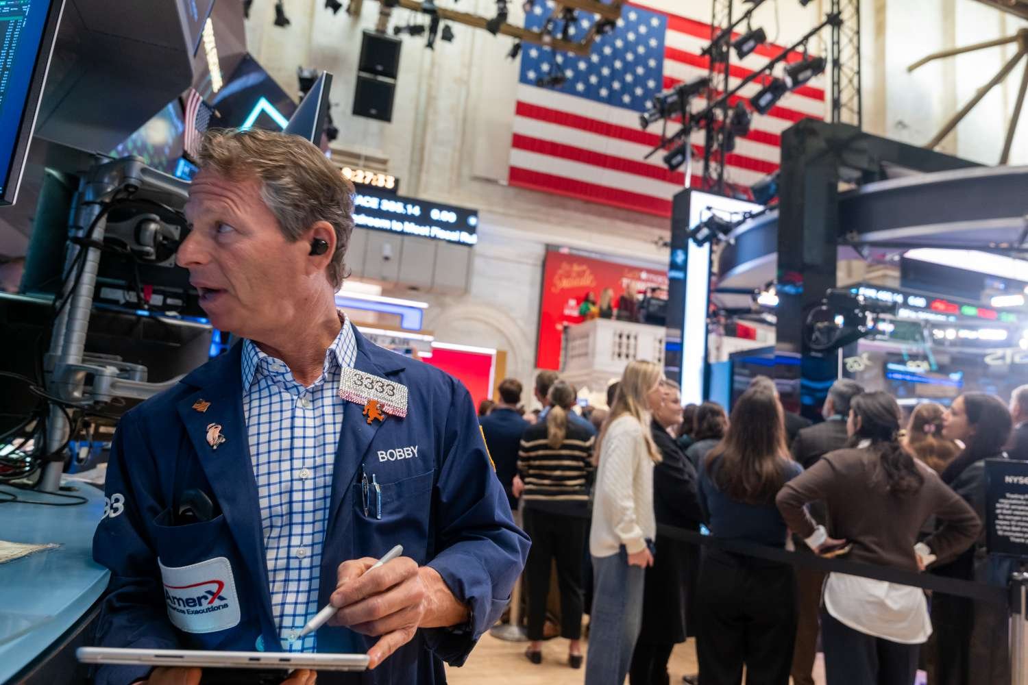 Markets News, Nov. 28, 2025: Stocks End Higher on Black Friday; Indexes Log Best Week Since June But Nasdaq Snaps Seven-Month Winning Streak