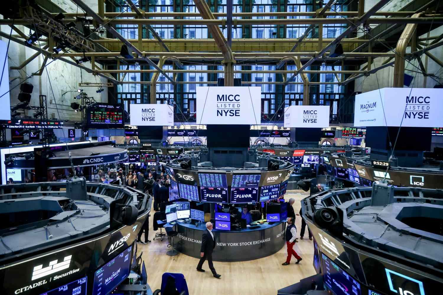 Dow Jones Today: Nasdaq, S&P 500 Pull Back as Oracle Results Drag AI Shares; Dow Sets All-Time High