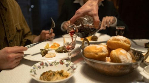 Guide to cooking for and hosting the traditional Passover seder
