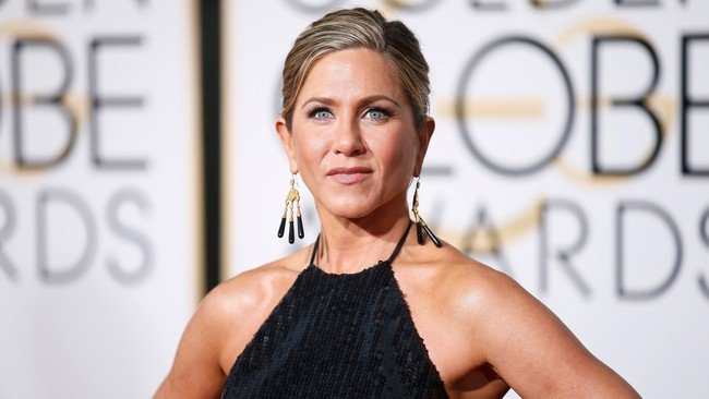 Jennifer Aniston's baby photo sends fans into a tailspin as she