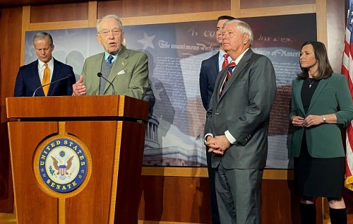 With time growing short, U.S. Senate talks extend on immigration overhaul