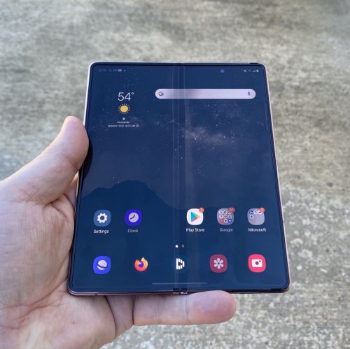 An Apple User Tries Out the Samsung Galaxy Z Fold 2