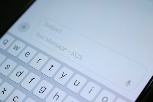 iOS 18.4 : Messages gagne un raccourci très précieux