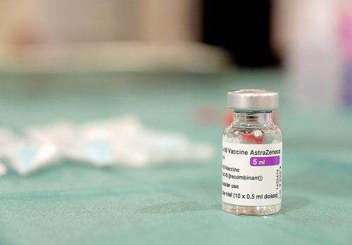 Ottawa overpaid for 20 million AstraZeneca vaccines: PMO email - iPolitics