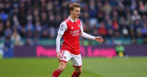 What time and TV channel is Arsenal v Everton on tonight in the Premier