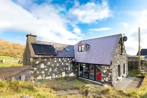 Rare opportunity to live on a remote Irish island as picturesque cottage hits market