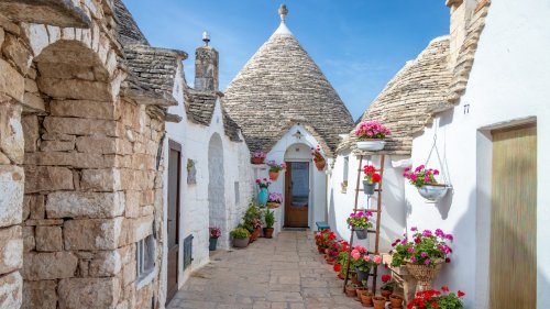 The One-Of-A-Kind Italian Village With Little Hobbit-Like Houses You Have To See To Believe