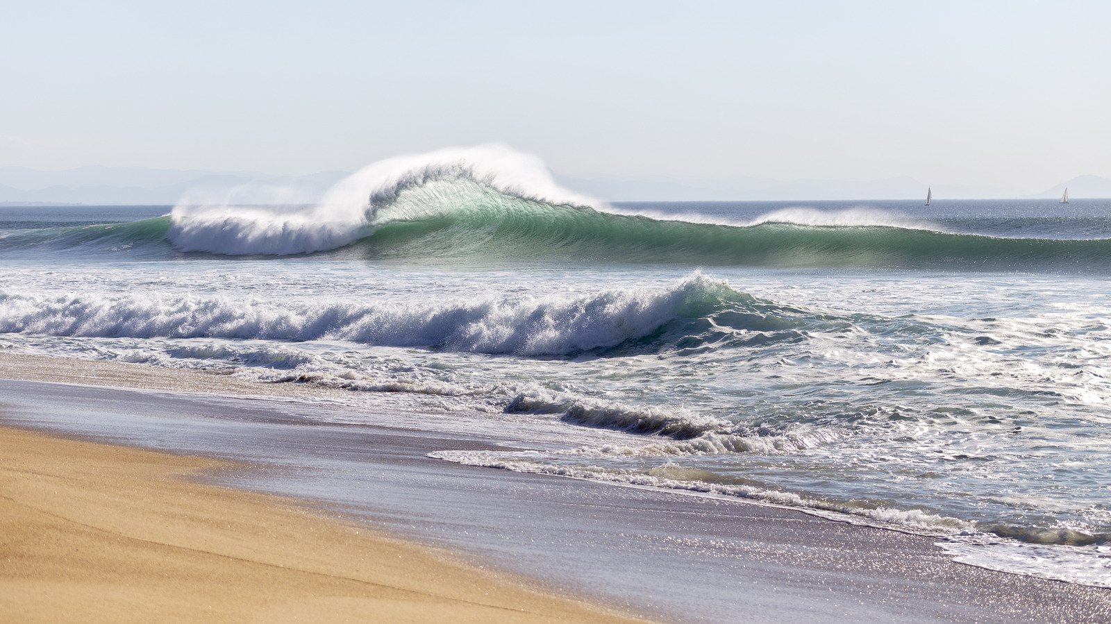 The Most Dangerous Types Of Waves You Should Be Able To Recognize