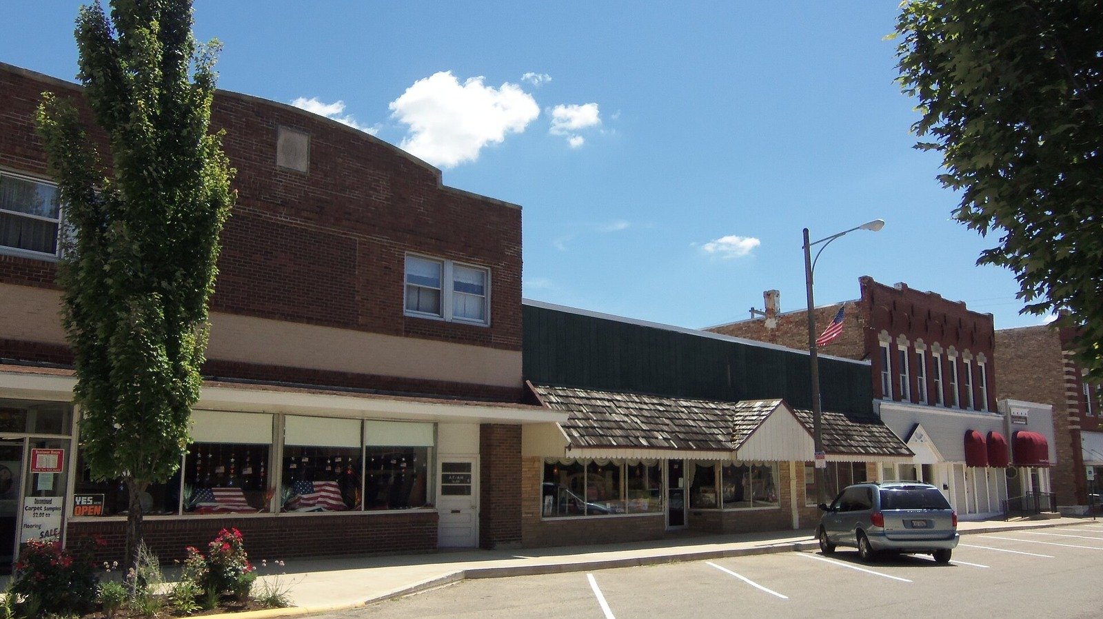 Between Rockford And Peoria, Illinois Is A Historic City With River Views, A Unique Museum, And Fun On The Water