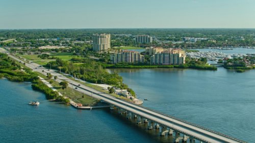 Sandwiched Between Fort Myers And Tampa Is An Underrated Florida City With Breezy Waterfront Charm