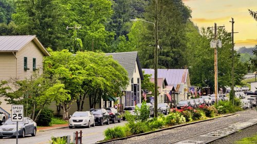 One Timeless North Carolina Town In The Great Smoky Mountains Has Been A Popular Stop For Centuries