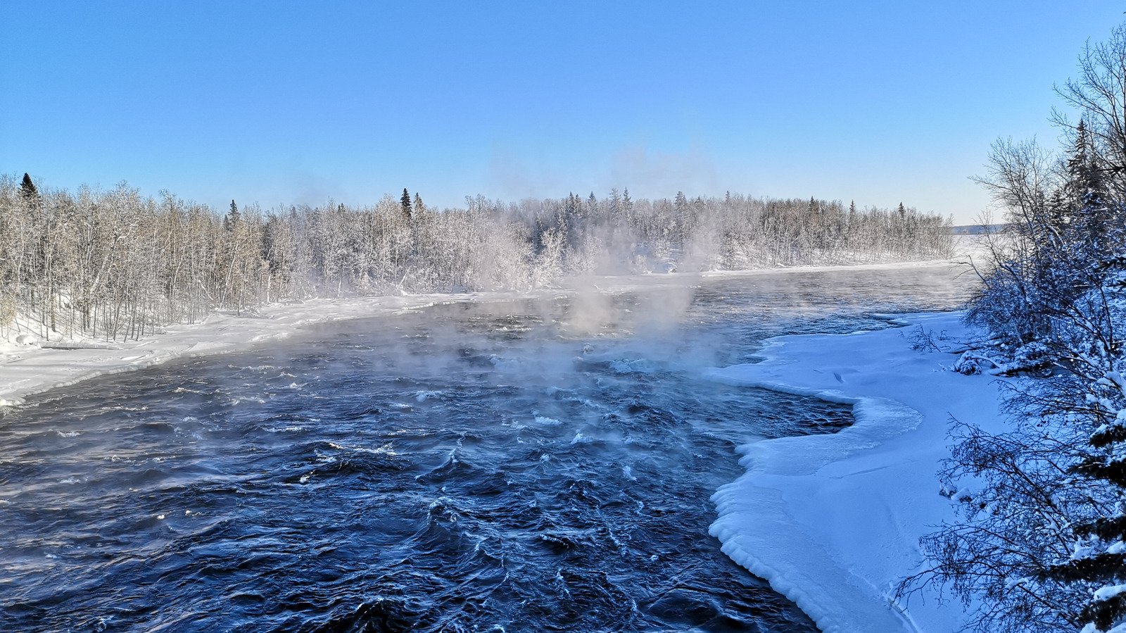 Canada's Spectacular, Lesser-Known Park Filled With Close To 100 Lakes Is An Outdoor Lover's Dream