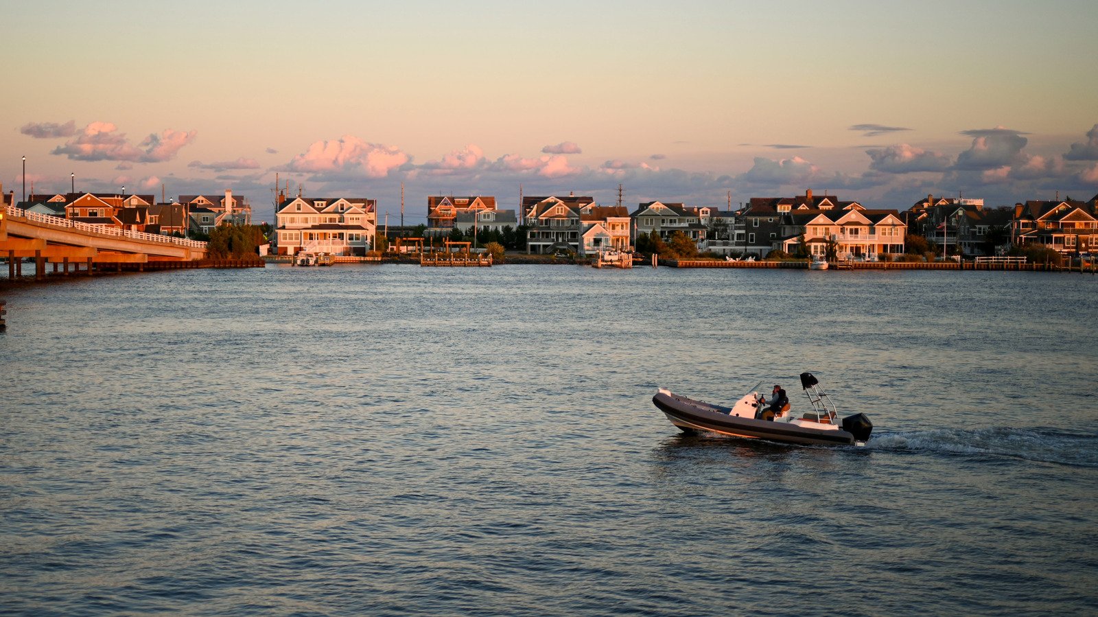 The Jersey Shore's Underrated Getaway Has A Charming Downtown, Shops, Scenic Waterways, And Delicious Eats