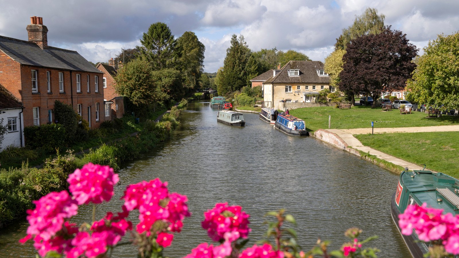 England's Unsung Country Town Is Filled With Antique Shops And Boutiques Under 2 Hours From London