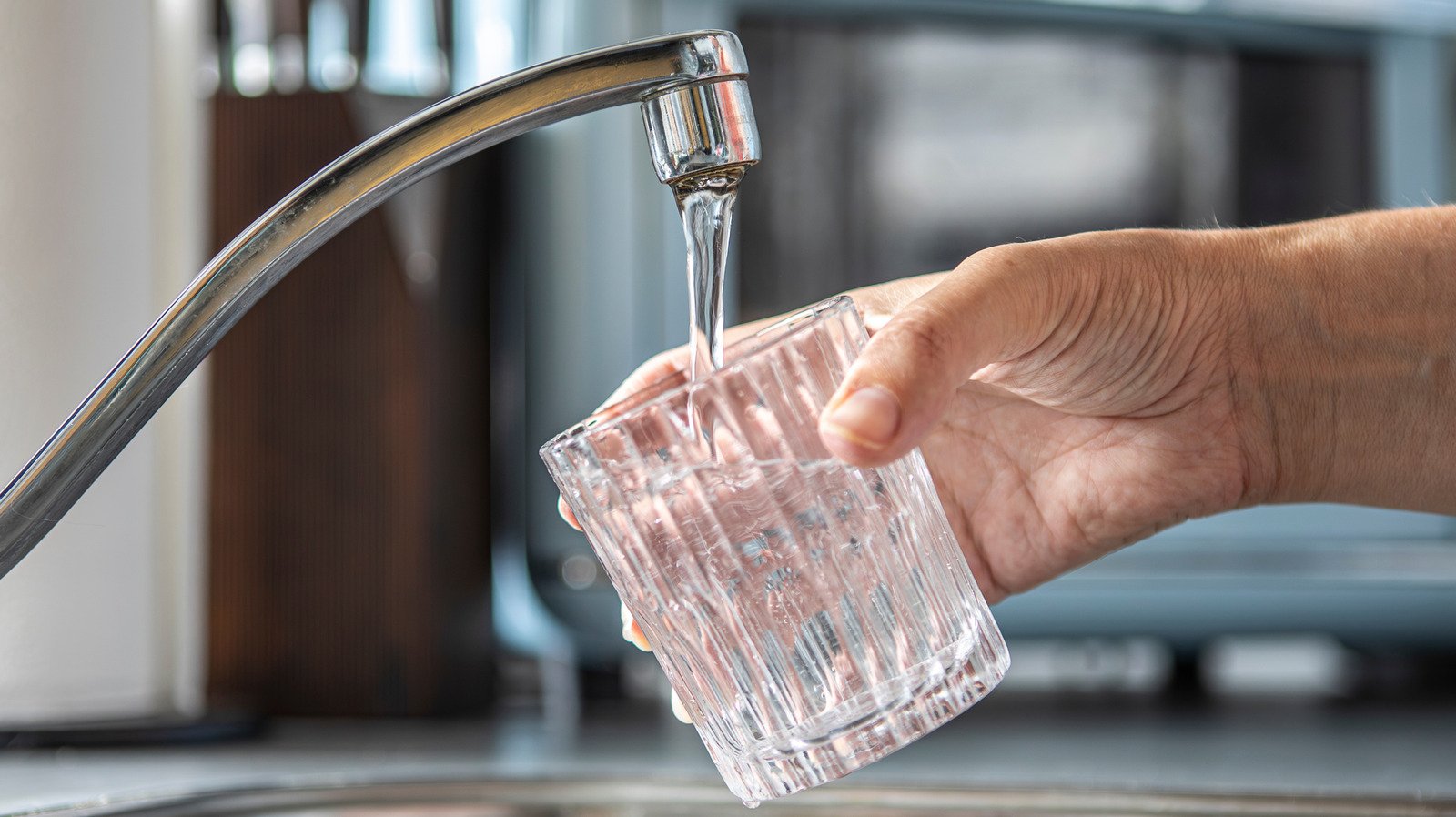 10 Destinations Where You Should Never Drink The Tap Water