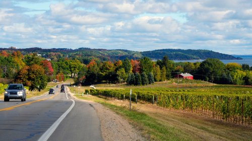 This Beverage Trail On Lake Michigan's Scenic Shores Is A Charming, Underrated Stretch Of Vineyards And Views