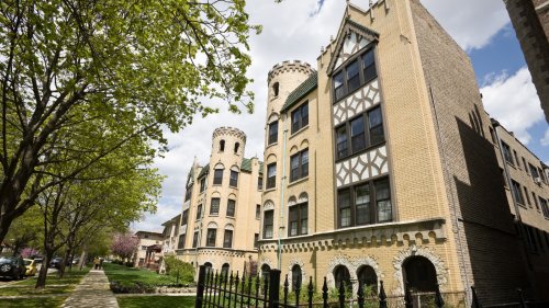 The Underrated Chicago Neighborhood Where Vintage Mansions And Trendy Breweries Coexist