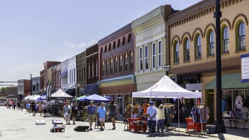 North Carolina's Blue Ridge Mountains Foothills Hides This Cute Town With Trails, Wineries, And Charm