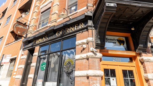 A Chicago Neighborhood With A Horror-Themed Café And Top-Rated Beer Is One Of The City's Coolest Spots