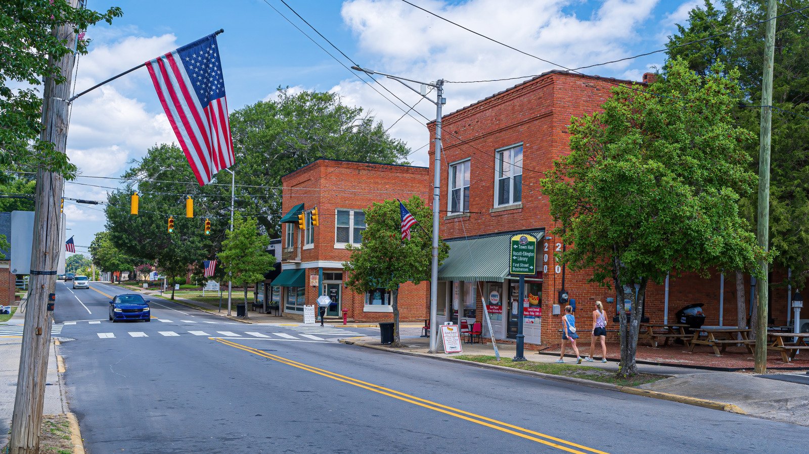 North Carolina's Charming Raleigh Suburb Is A Fast-Growing Town With River Views And A Historic Downtown