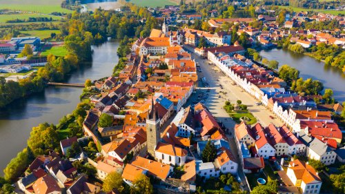 South Of Prague Lies A Hidden Fairytale Town With Colorful Streets, Historic Castles, And Scenic Squares