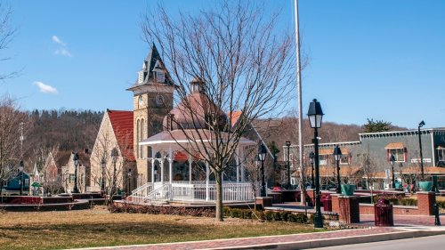 One Of The Most Charming Boroughs In America Is A Shopping Paradise Tucked Away In Pennsylvania
