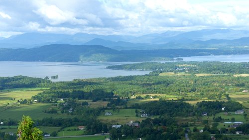 Vermont's Little Lakeside Town Just Outside Of Burlington Is A Hiking, Fruit-Picking, And Antiquing Haven