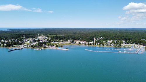 This Michigan Village Is A Best-Kept Secret From Tourists With Local Eats, Nearby Beaches, And A Botanical Garden