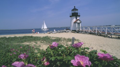 A Scenic Island-To-Island E-Bike Tour In Massachusetts Brims With Vibrant Historic New England Charm
