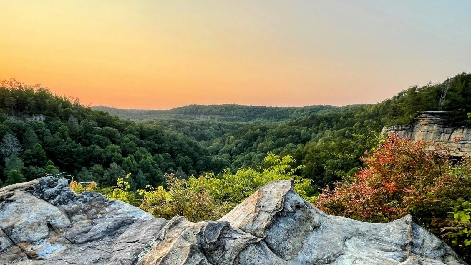 Between Knoxville And Louisville Is A Scenic Natural Area With Canyon Views, Towering Rocks, And Wildlife