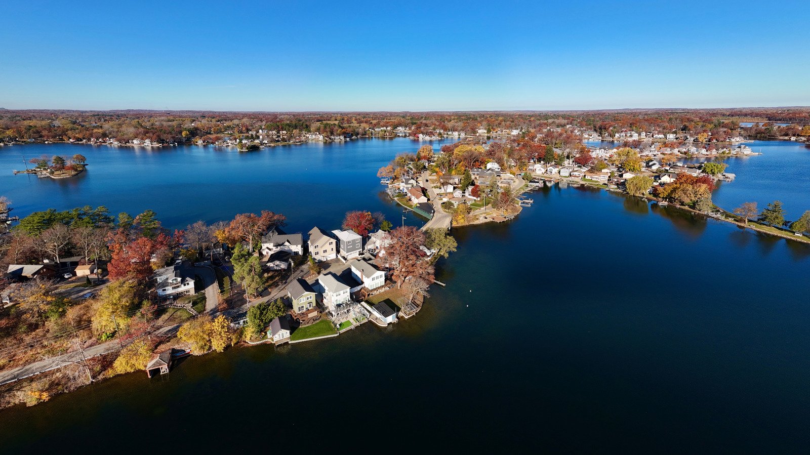 One Of The Midwest's Best Counties To Retire Is A Michigan Hidden Gem With Shopping, Outdoor Fun, And Detroit Access