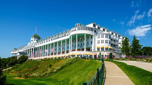 Hidden In Michigan's Car-Free Mackinac Island Is A Timeless Resort Where Elegance Meets Coastal Charm