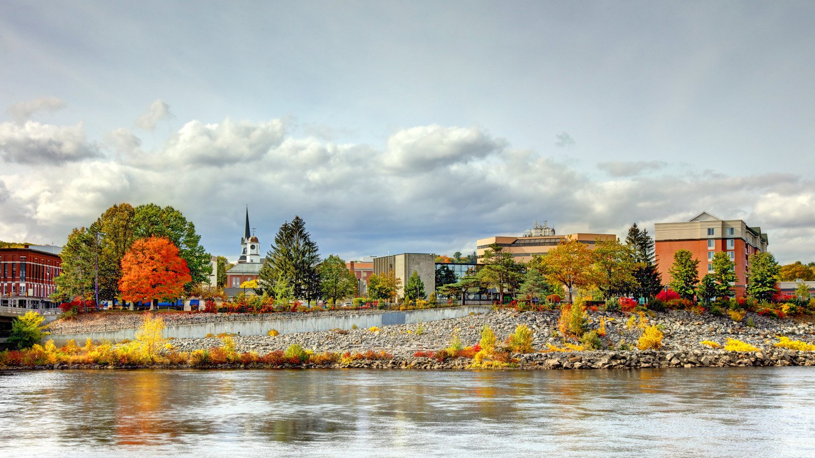 Between Portland And Augusta Is An Underrated Maine City With Local Eats, Shops, And Lake Fun