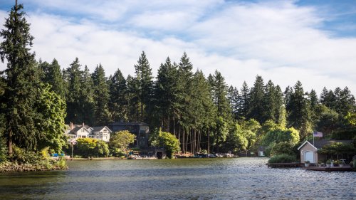 Just Outside Portland Is An Artsy Lakeside Oregon Town With Boutiques, Restaurants, And European Vibes